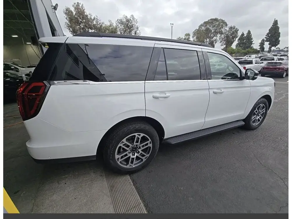 2025 Ford Expedition Active 4x4 photo 3