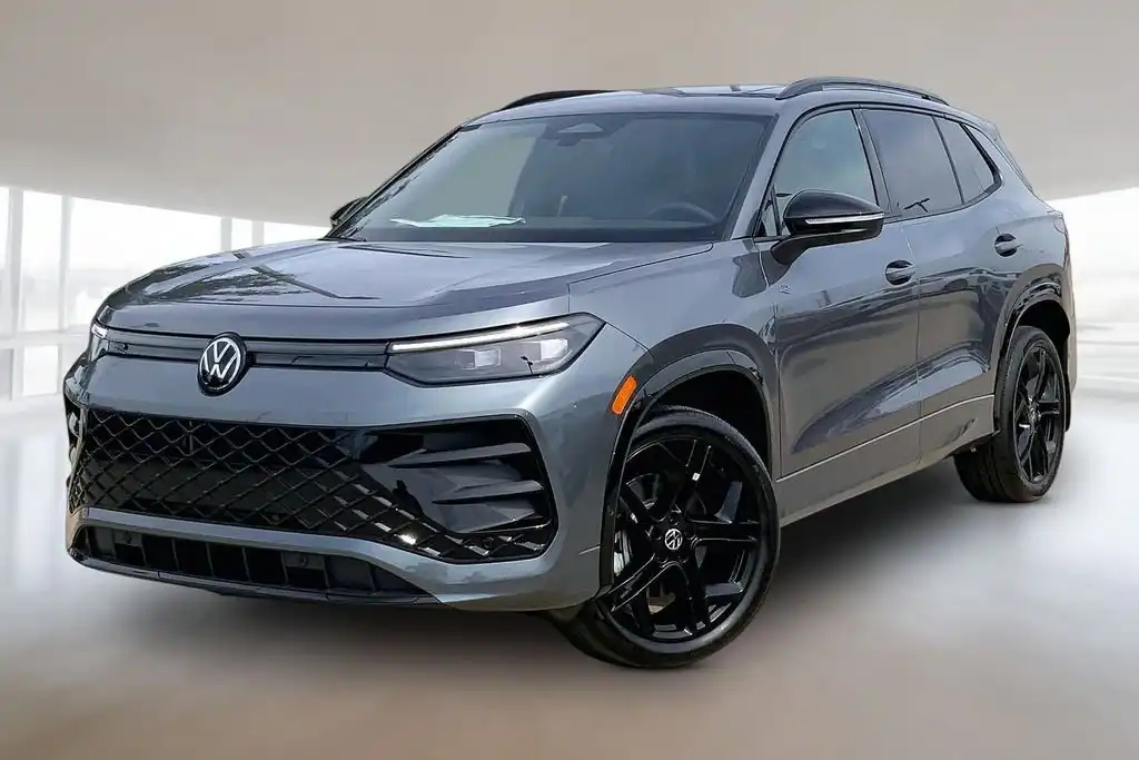 2026 Volkswagen Tiguan 2.0T SE R-Line Black 4Motion's photo
