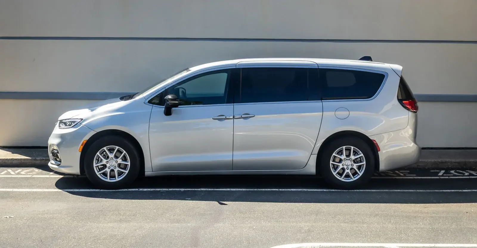 2026 Chrysler Pacifica Select photo 4