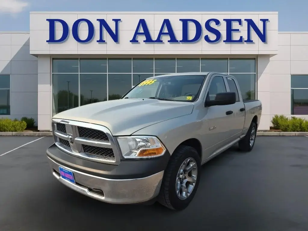 2010 RAM 1500 ST 4WD Quad Cab photo 3