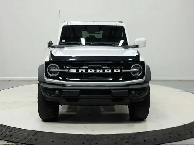 2023 Ford Bronco Outer Banks 4x4 photo 3
