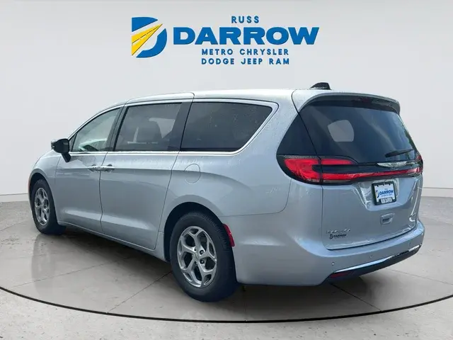 2024 Chrysler Pacifica Limited photo 3
