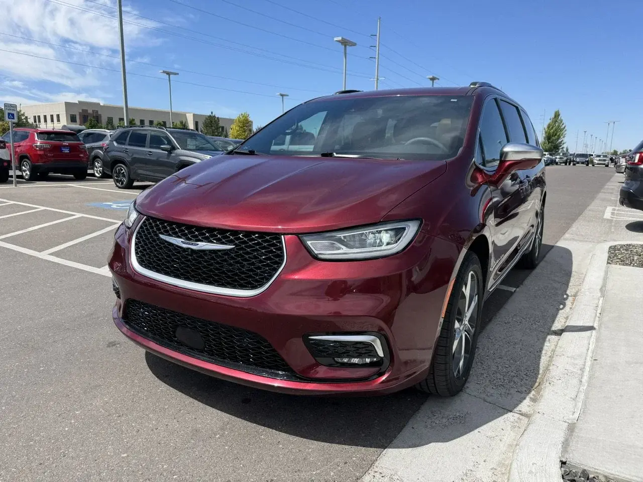 2022 Chrysler Pacifica Pinnacle photo 3