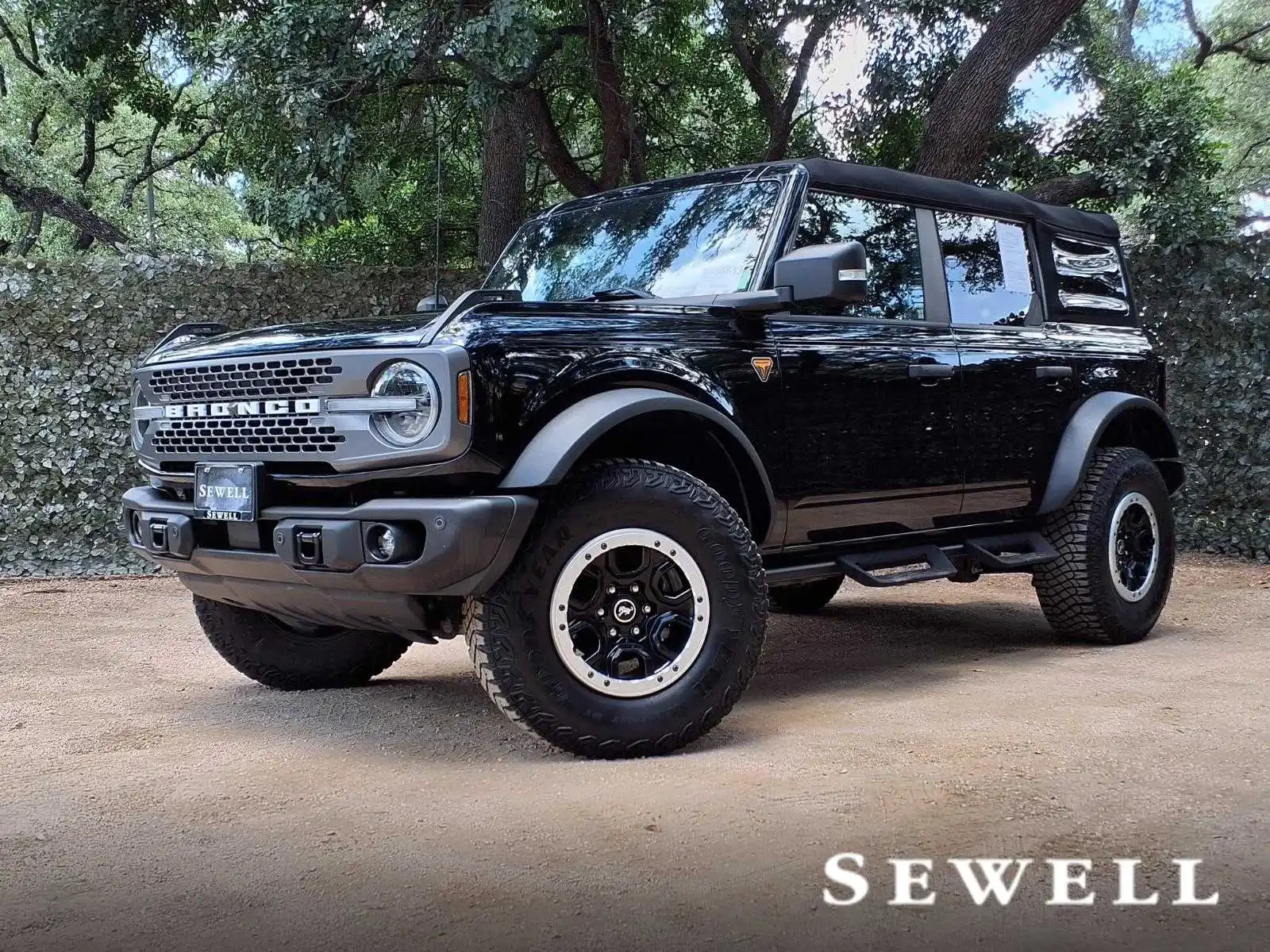 2023 Ford Bronco Badlands 4x4's photo
