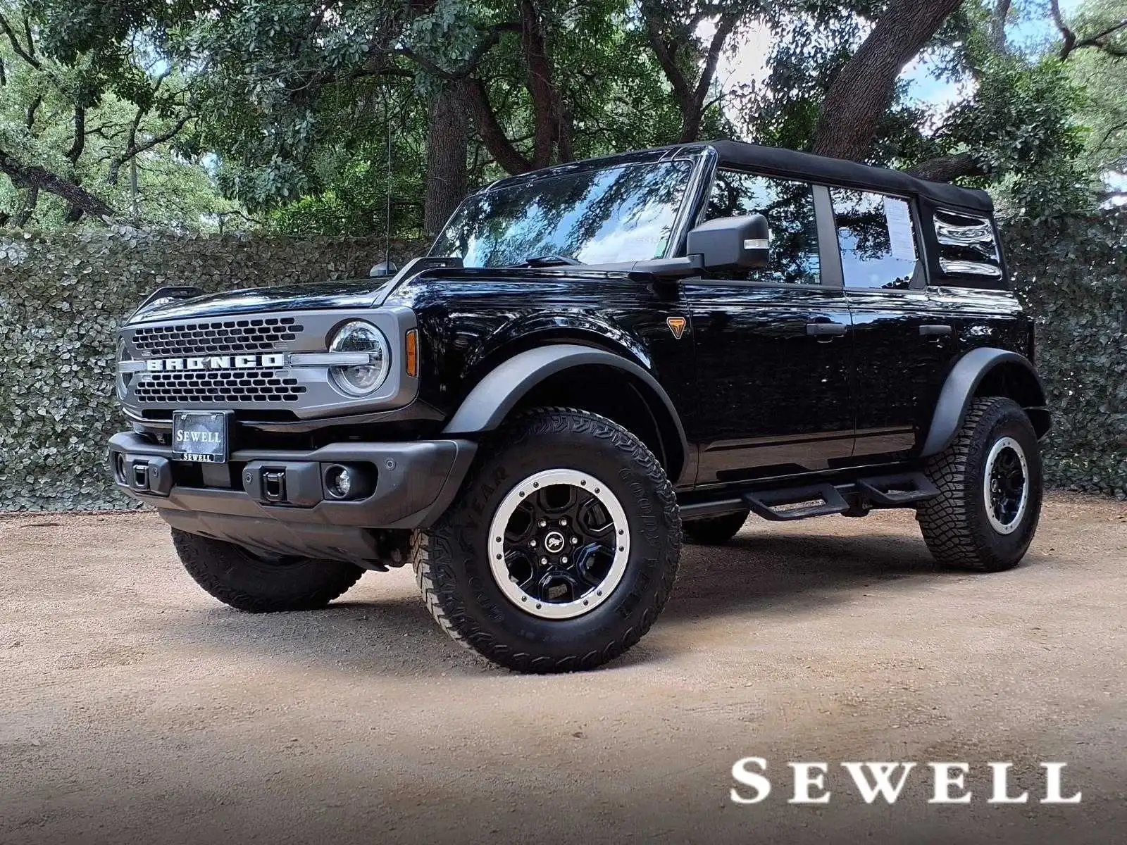 2023 Ford Bronco Badlands 4x4's photo