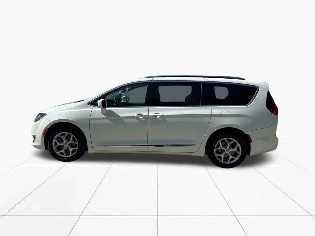 2019 Chrysler Pacifica Touring L photo 4
