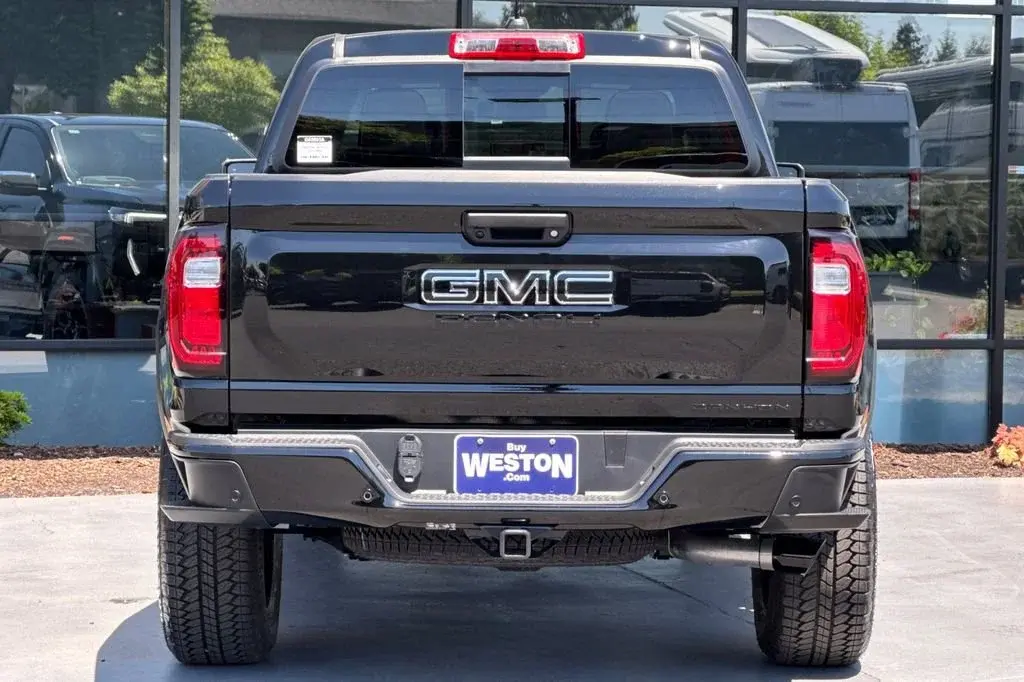 2026 GMC Canyon 4WD Denali Crew Cab Short Box photo 5