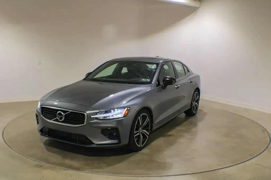 2019 Volvo S60 T6 R-Design AWD's photo