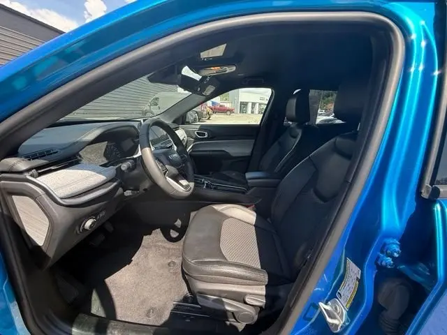 2025 Jeep Compass Latitude 4WD photo 5