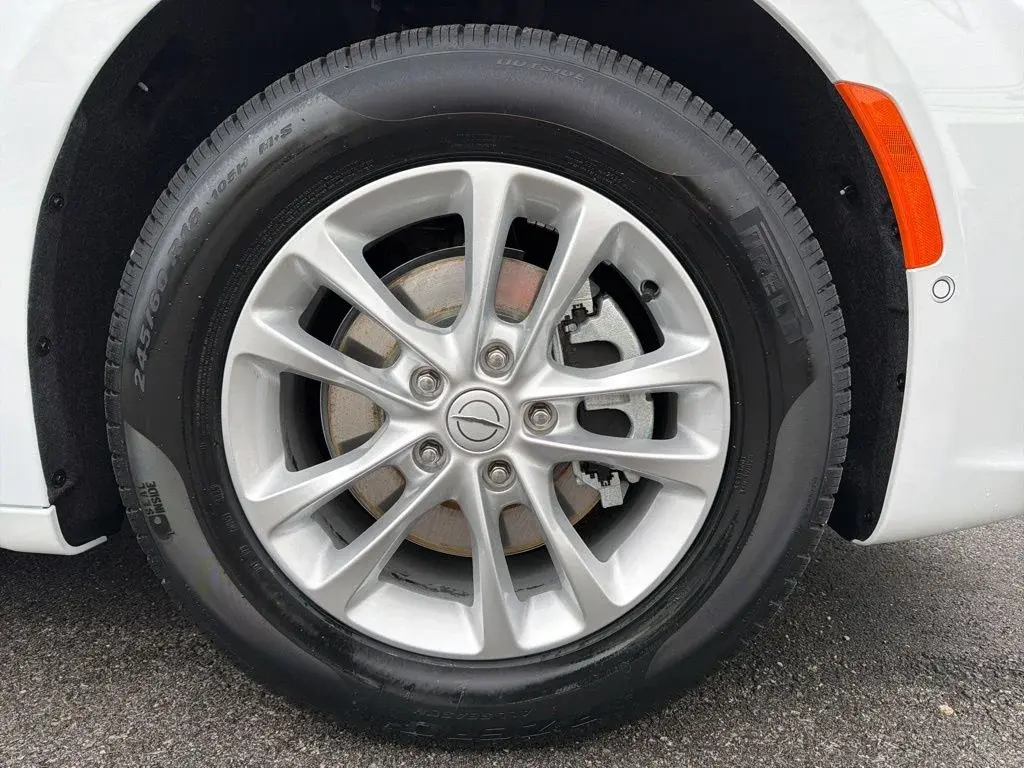 2026 Chrysler Pacifica Select photo 5