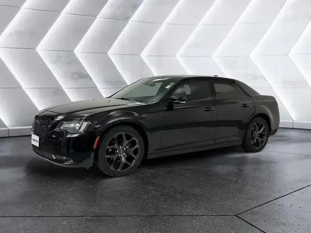 2021 Chrysler 300 S photo 3