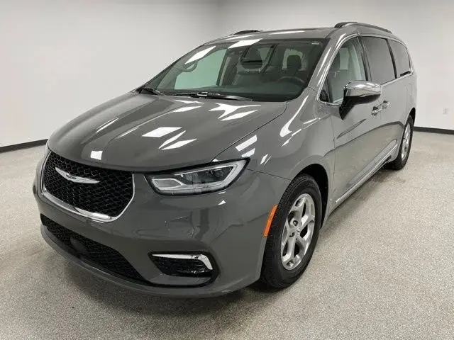 2023 Chrysler Pacifica Limited photo 4