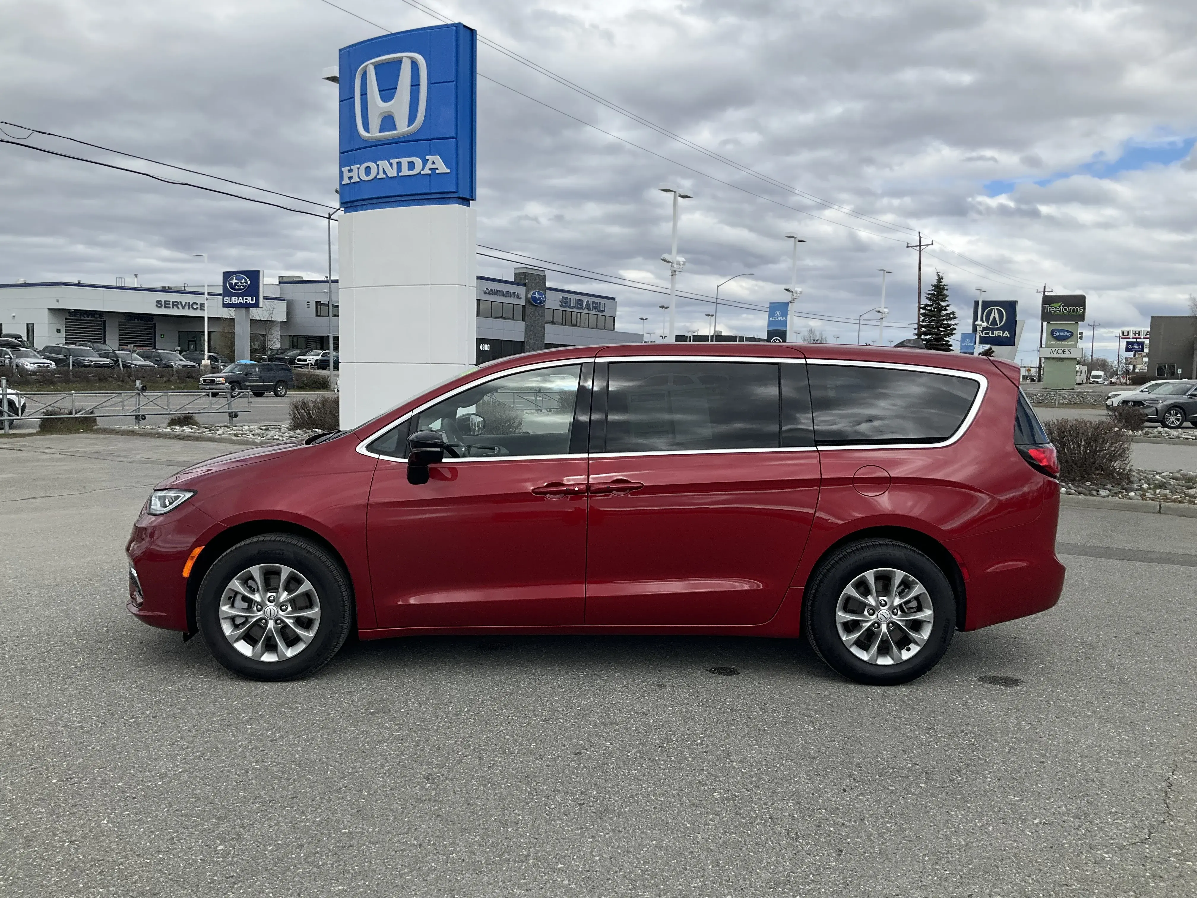 2026 Chrysler Pacifica Limited AWD photo 3