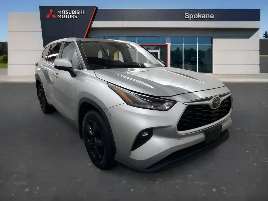 2024 Toyota Highlander LE AWD's photo