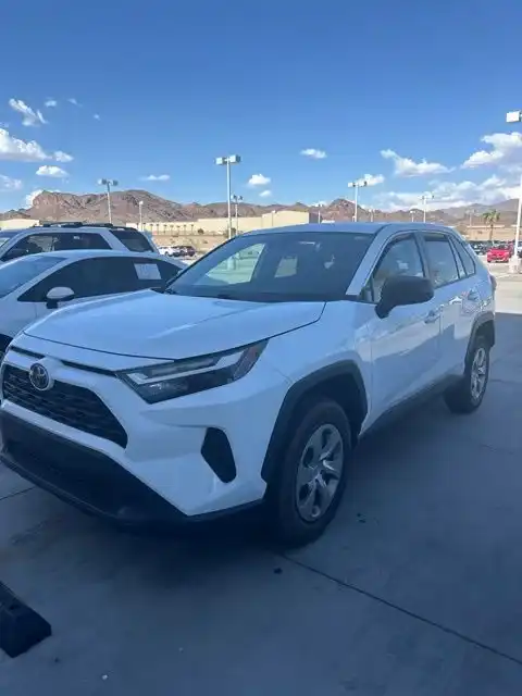 2023 Toyota RAV4 LE FWD's photo
