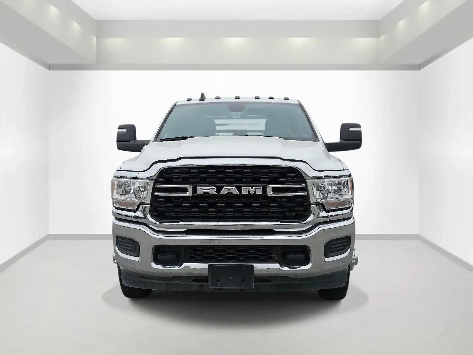 2024 RAM 3500 SLT 4X4 Crew Cab photo 1