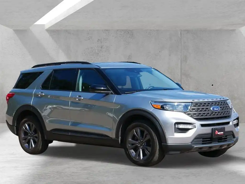 2023 Ford Explorer XLT 4WD's photo