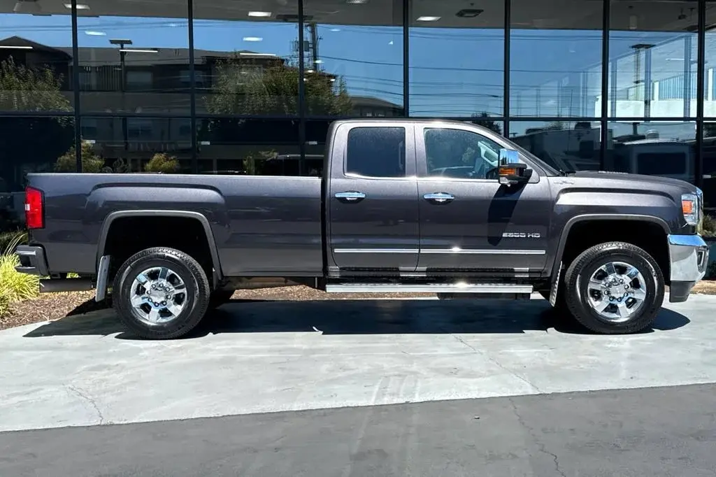 2015 GMC Sierra 4WD Double Cab Standard Box SLT photo 3