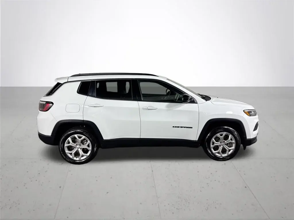 2024 Jeep Compass Latitude 4X4 photo 5