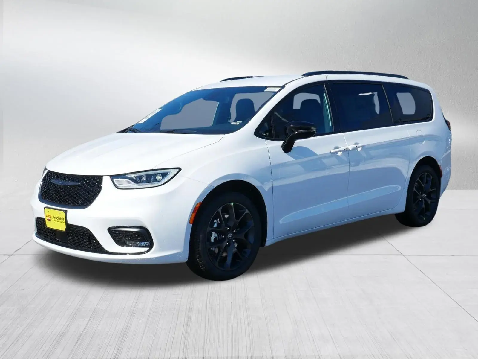 2026 Chrysler Pacifica Select photo 3