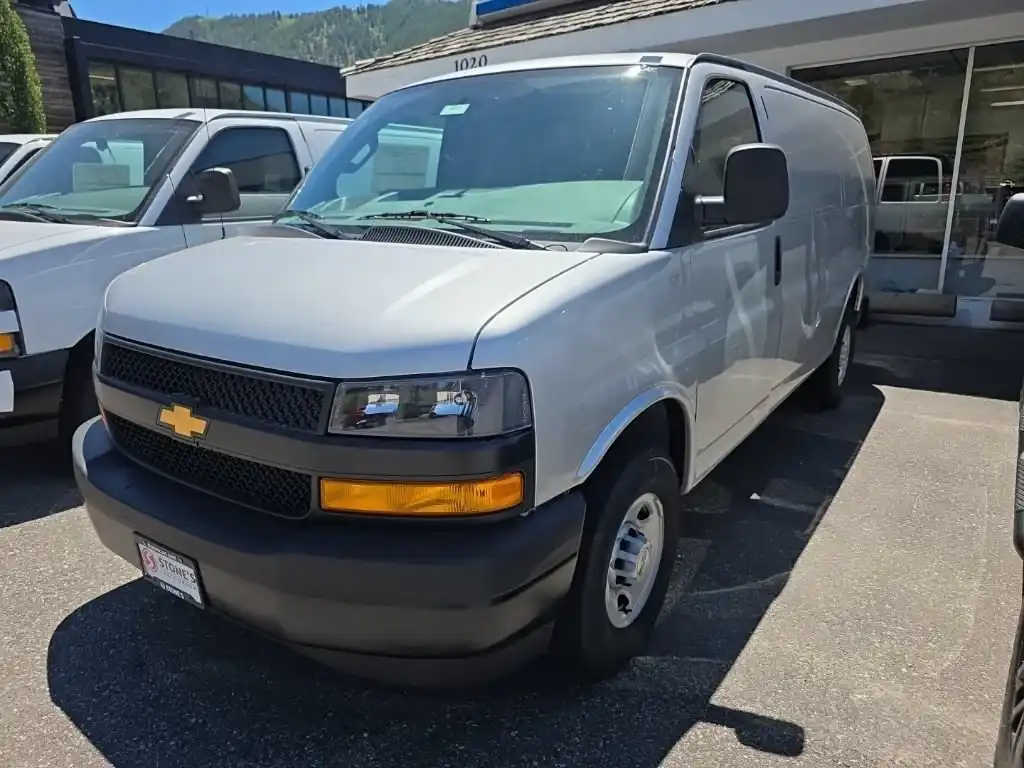2026 Chevrolet Express 2500 Work Van HD's photo