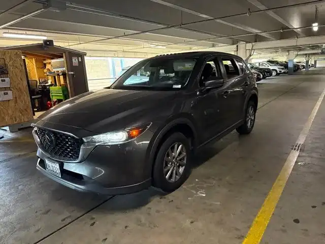 2023 Mazda CX-5 S Preferred package Auto AWD's photo
