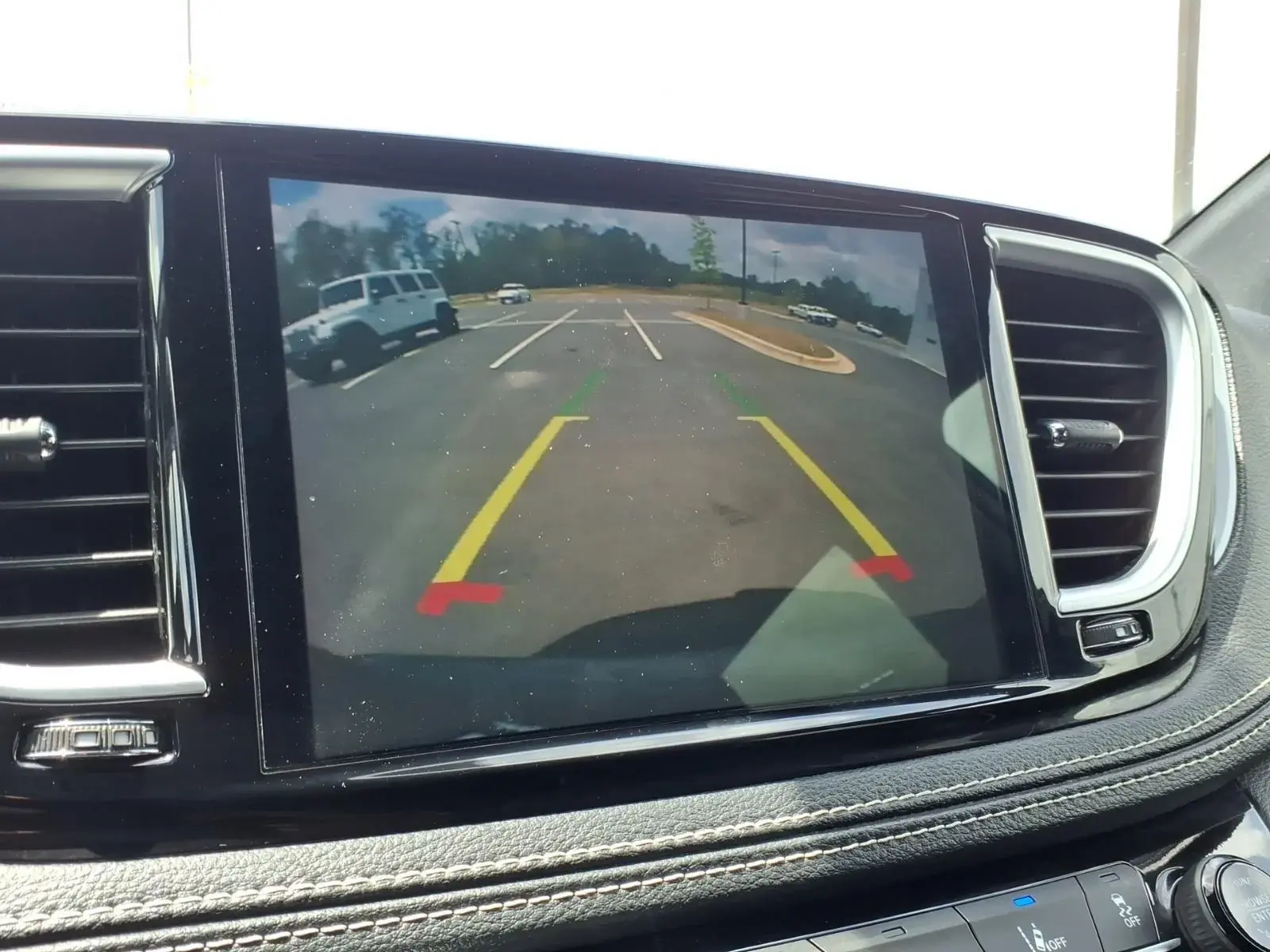2025 Chrysler Pacifica Limited photo 3