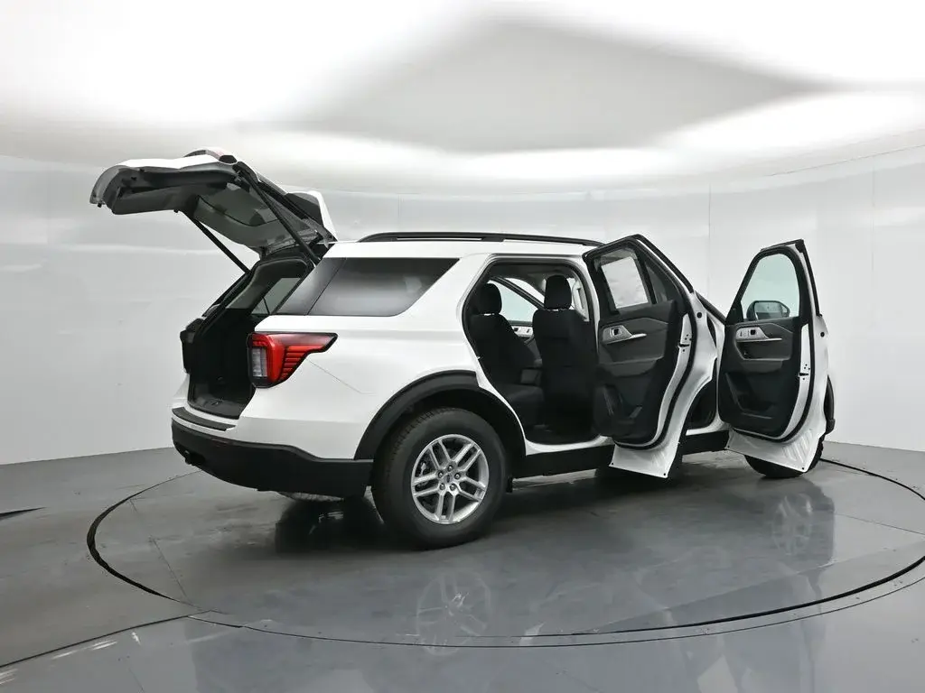 2026 Ford Explorer undefined photo 5