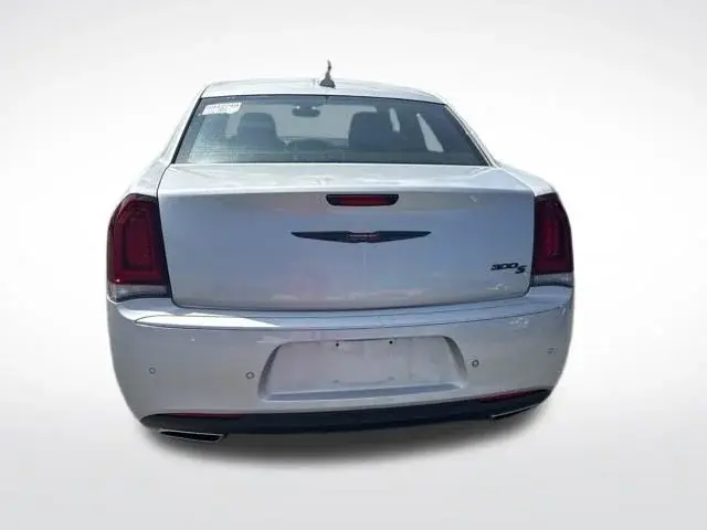 2023 Chrysler 300 S photo 4