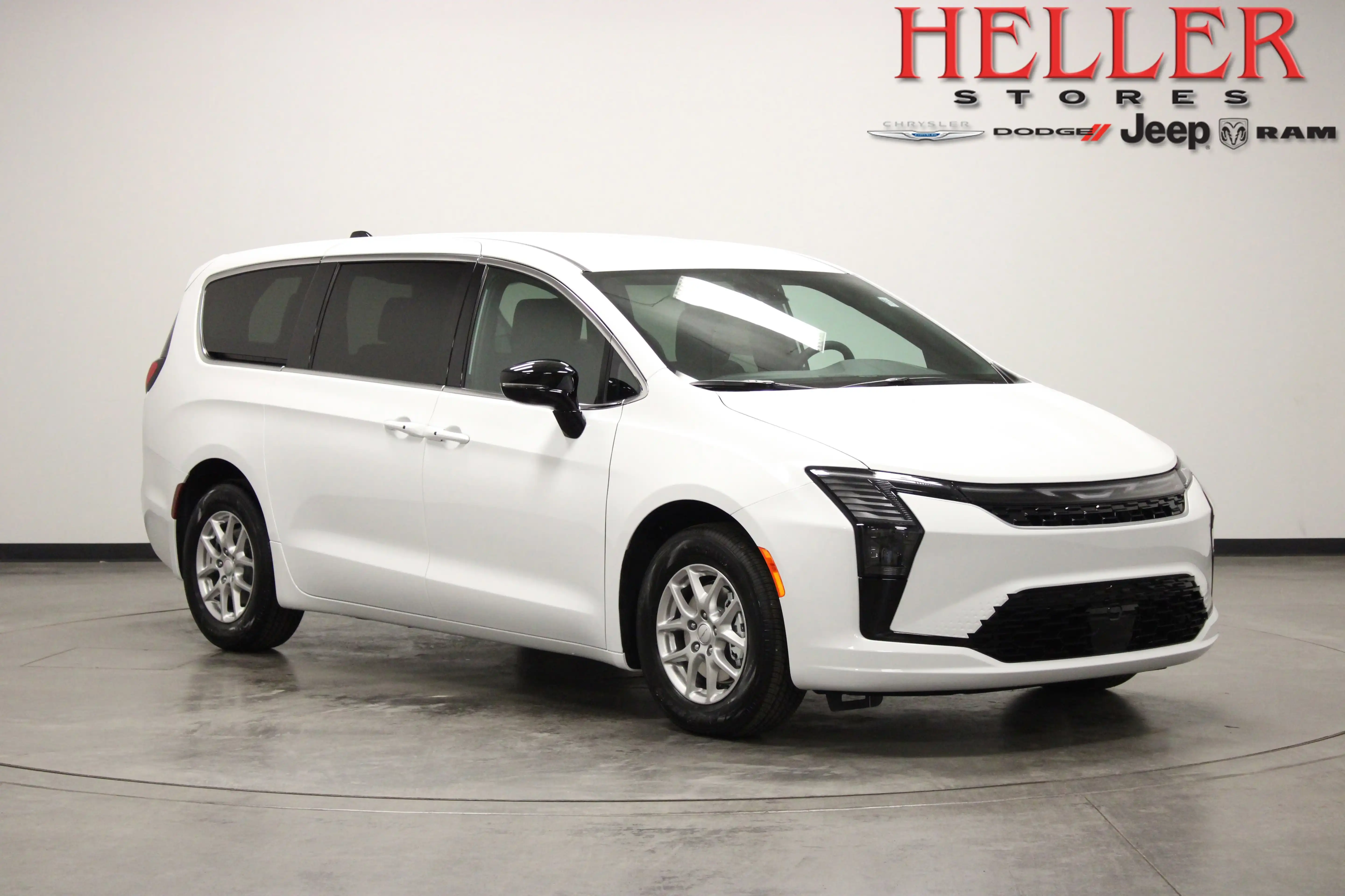 2027 Chrysler Pacifica Select's photo