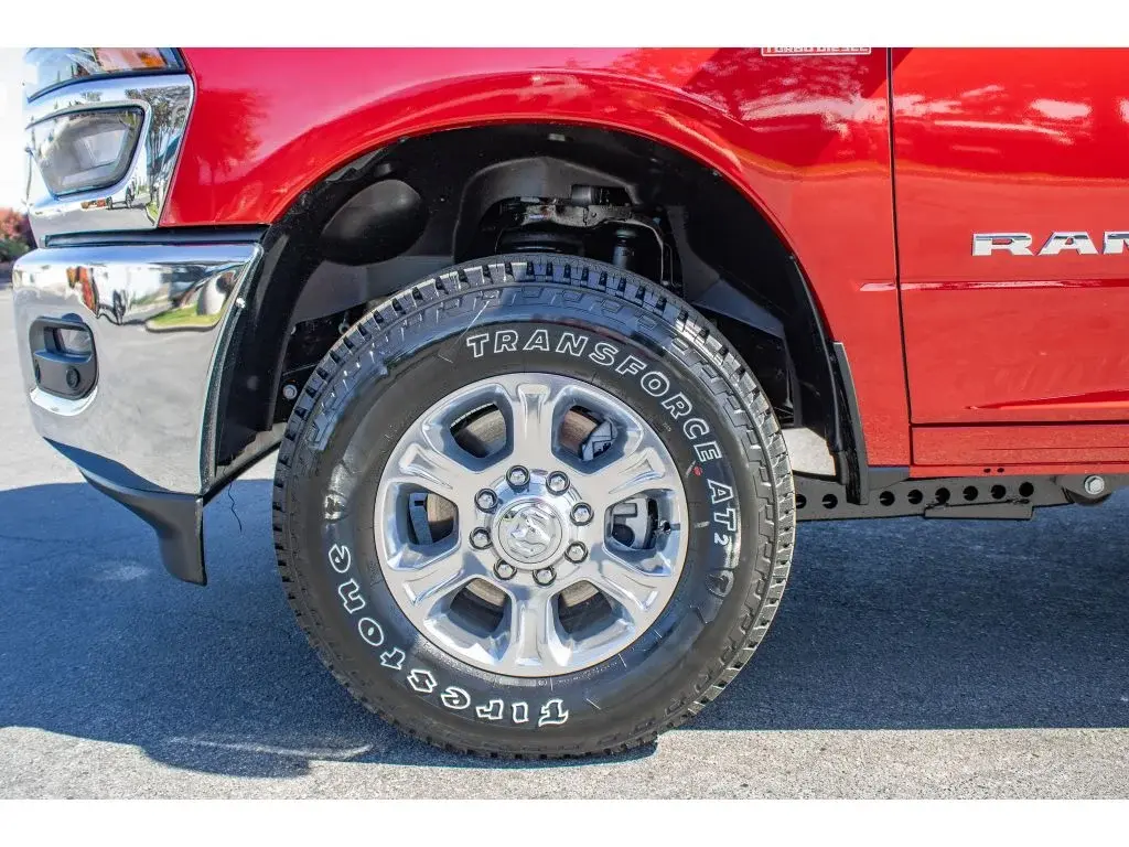 2026 RAM 3500 Big Horn 4WD Crew Cab LWB photo 5