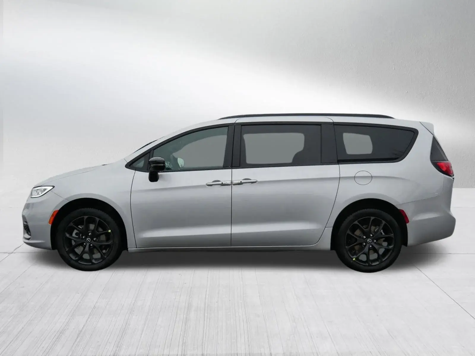 2026 Chrysler Pacifica Select AWD photo 4