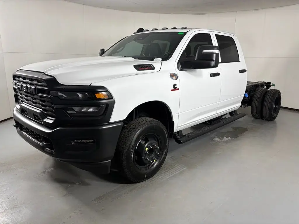2026 RAM 3500 Tradesman 4X4 Crew Cab photo 4