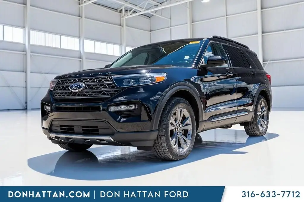 2023 Ford Explorer XLT 4WD photo 1