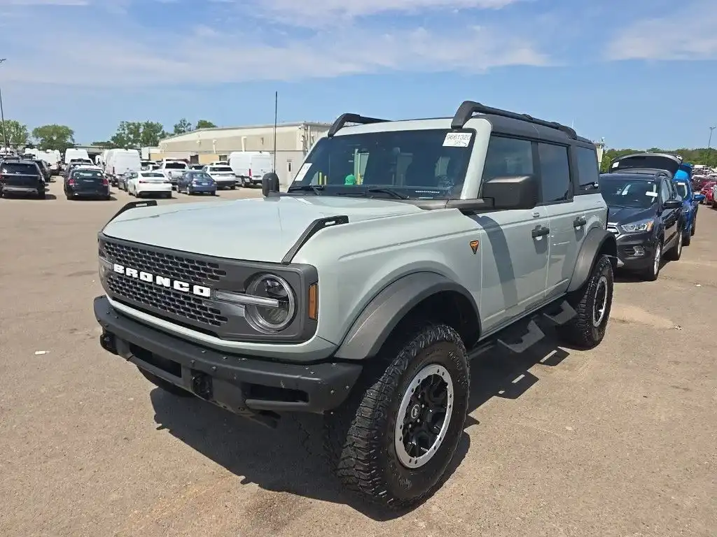 2023 Ford Bronco Badlands 4WD's photo