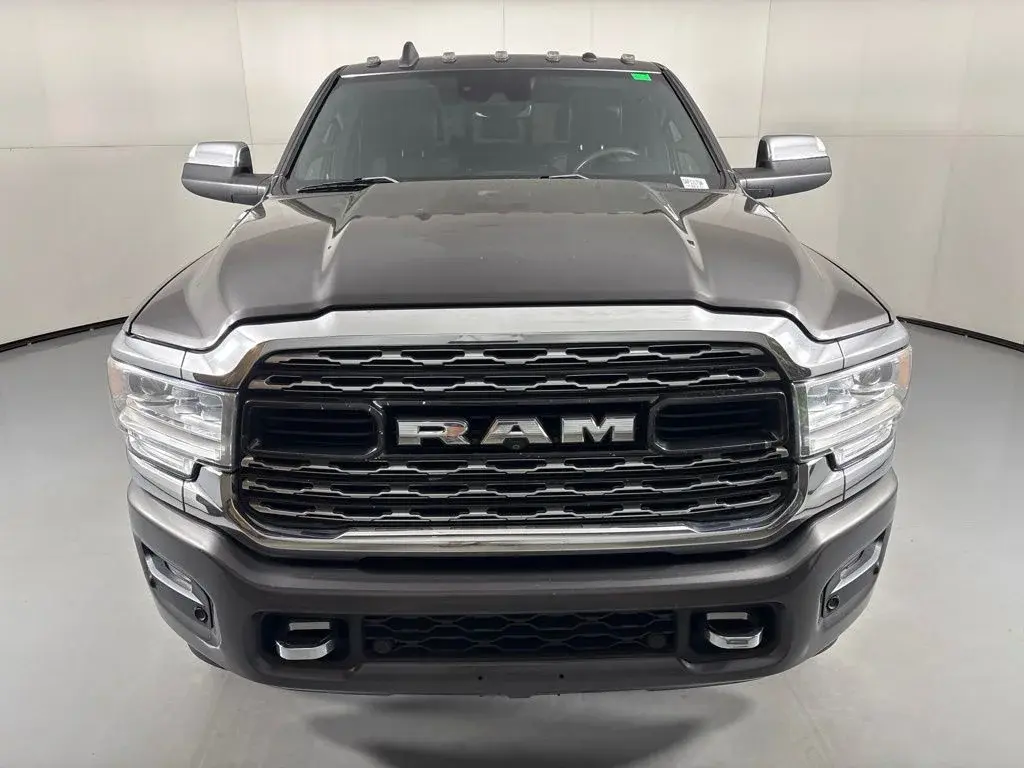 2019 RAM 3500 Limited 4X4 Mega Cab photo 3