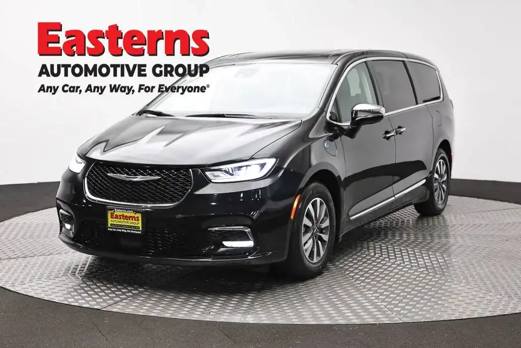 2023 Chrysler Pacifica Hybrid Limited Hybrid's photo
