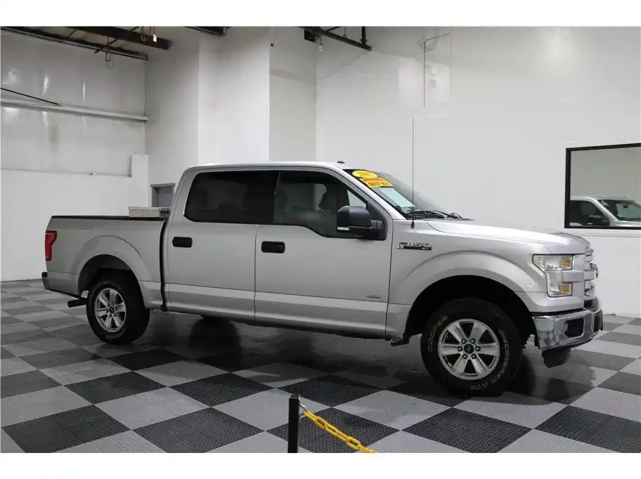 2015 Ford F-150 XLT SuperCrew 145-in's photo