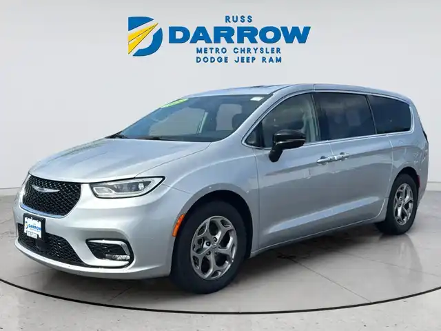 2024 Chrysler Pacifica Limited's photo