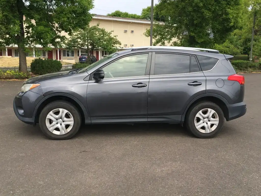 2015 Toyota RAV4 LE AWD's photo