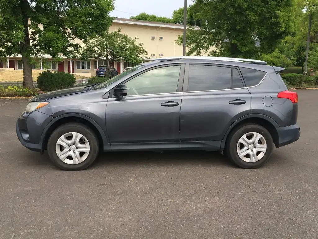 2015 Toyota RAV4 LE AWD's photo
