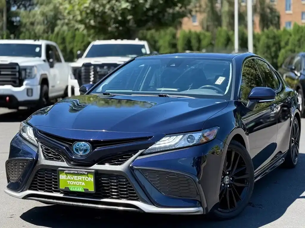 2022 Toyota Camry XSE Hybrid's photo