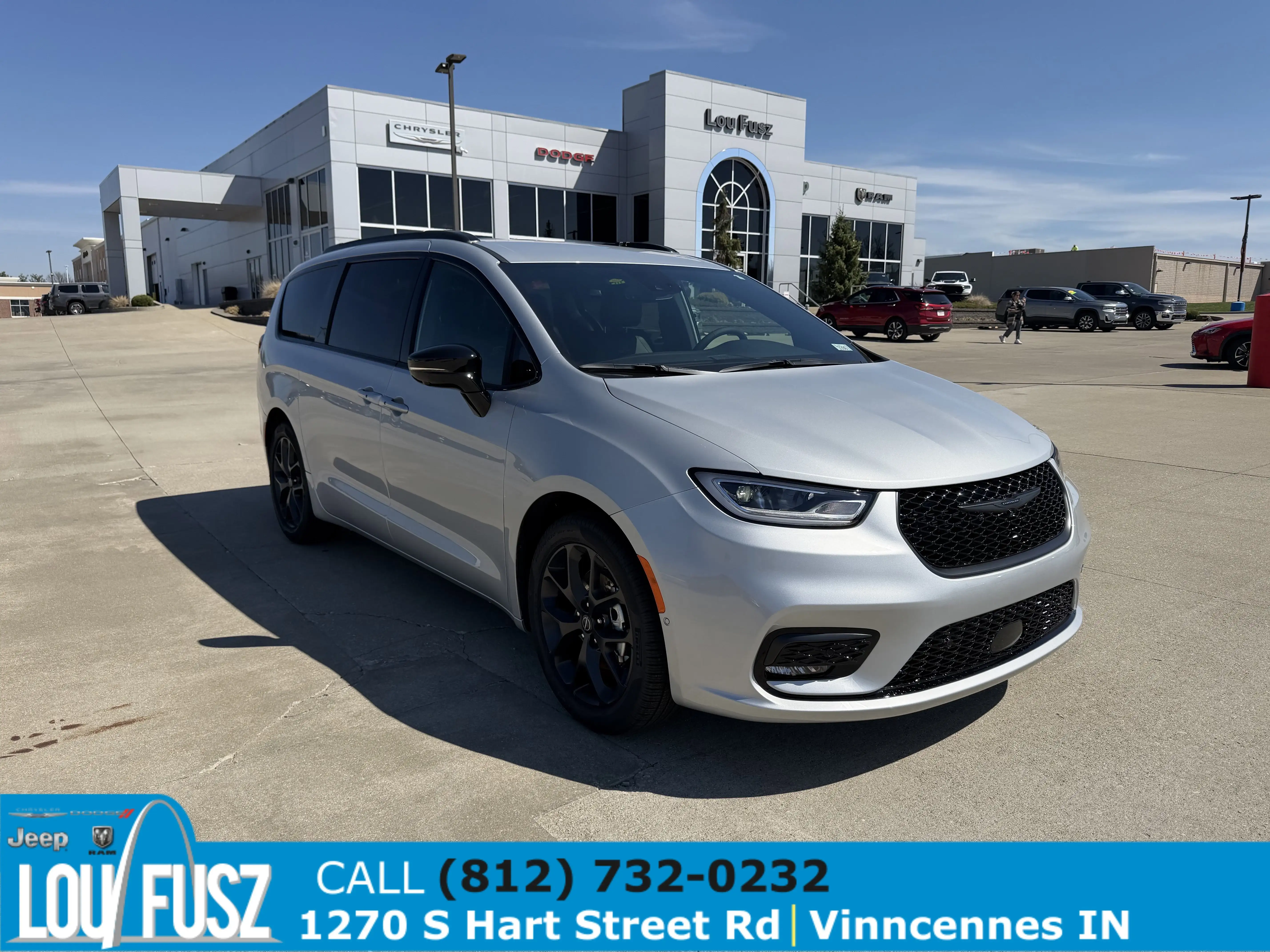 2026 Chrysler Pacifica Select photo 1