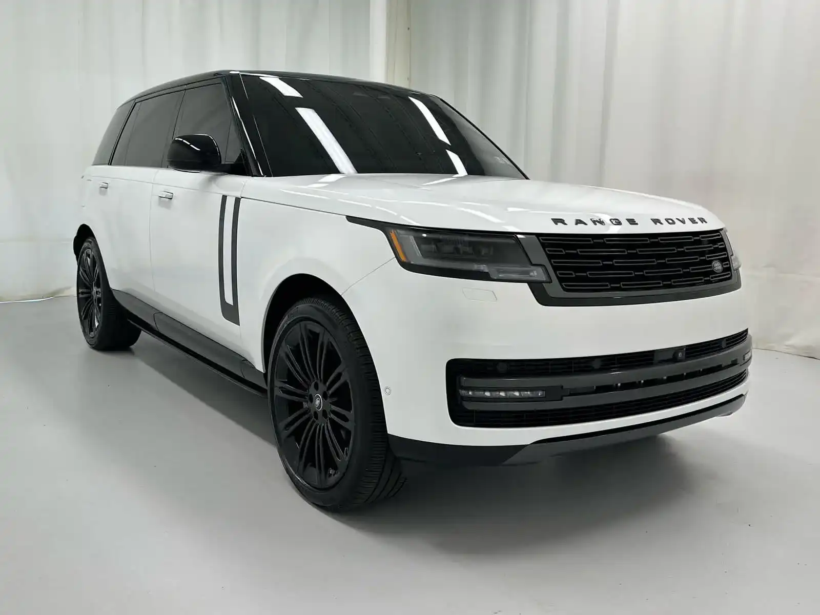 2025 Land Rover Range Rover 3.0 SE LWB 7's photo