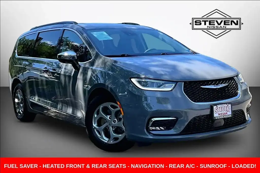 2023 Chrysler Pacifica Limited's photo