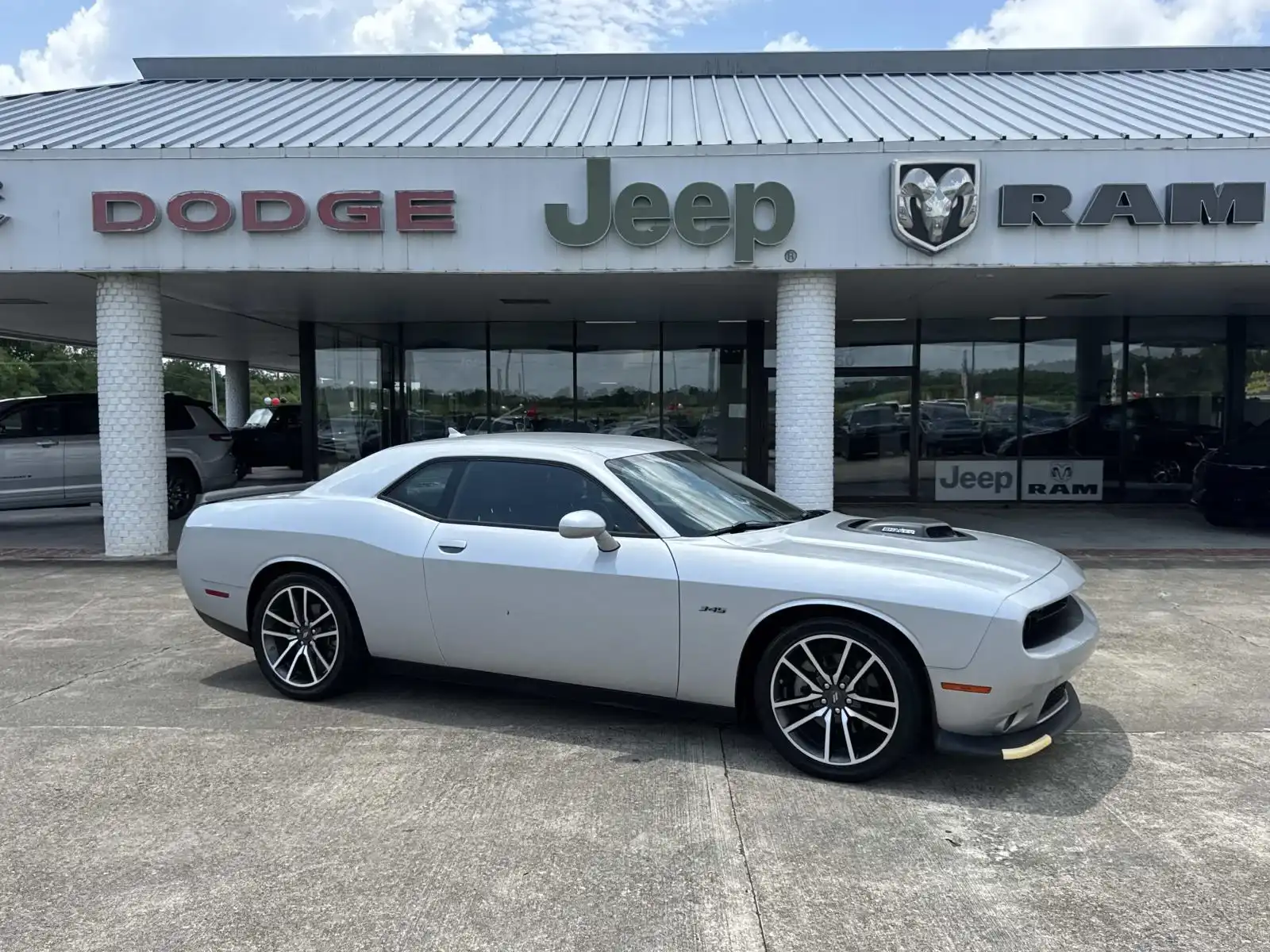 2023 Dodge Challenger R/T's photo