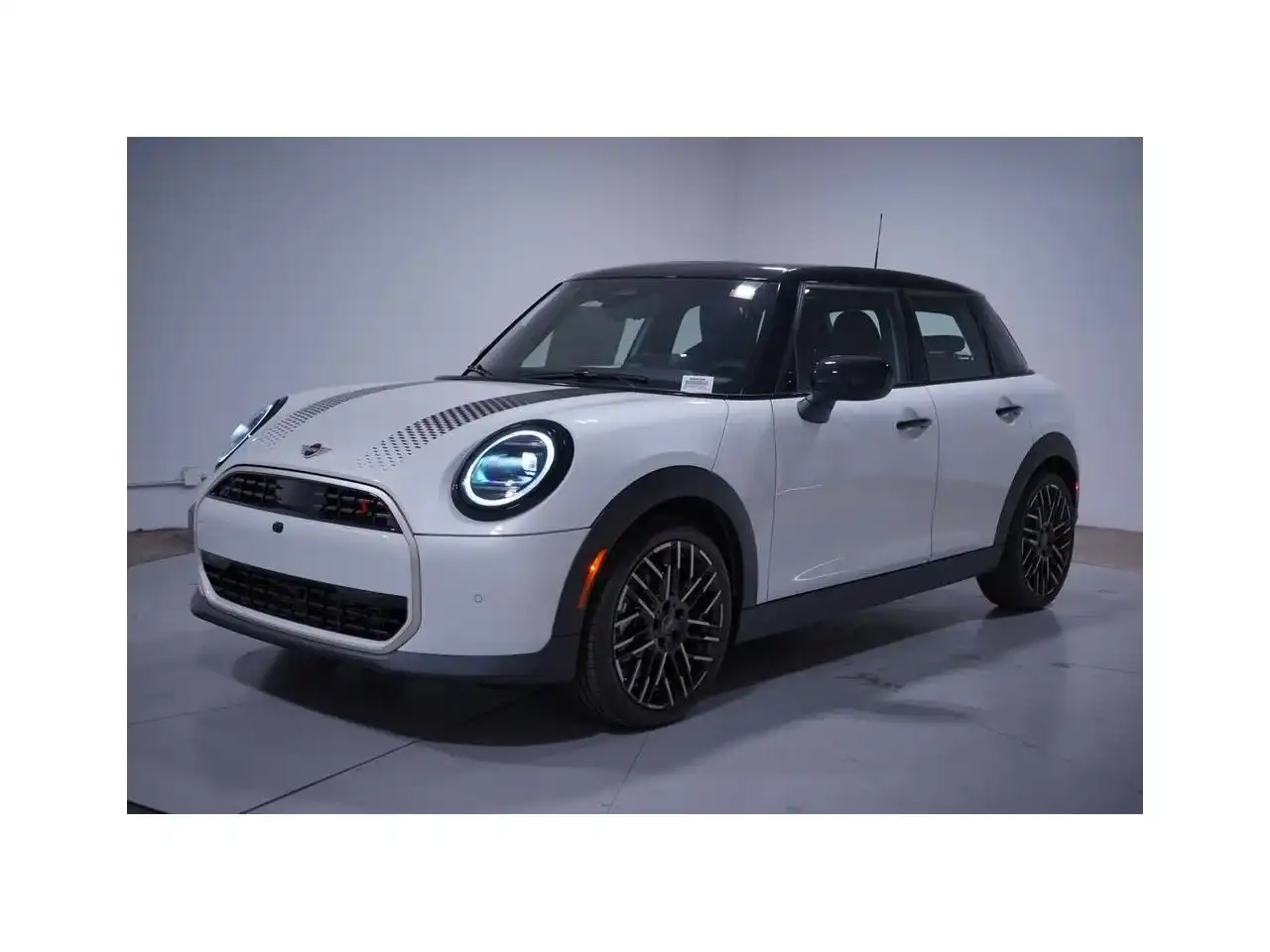 2026 MINI Hardtop Cooper S's photo