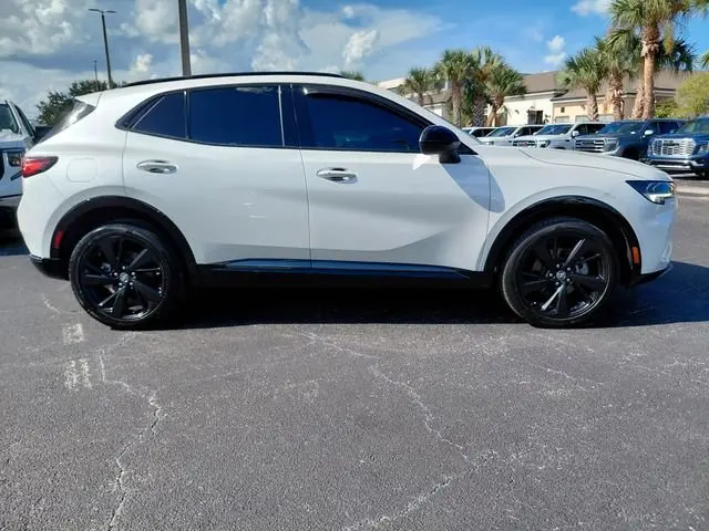 2023 Buick Envision Essence AWD photo 3