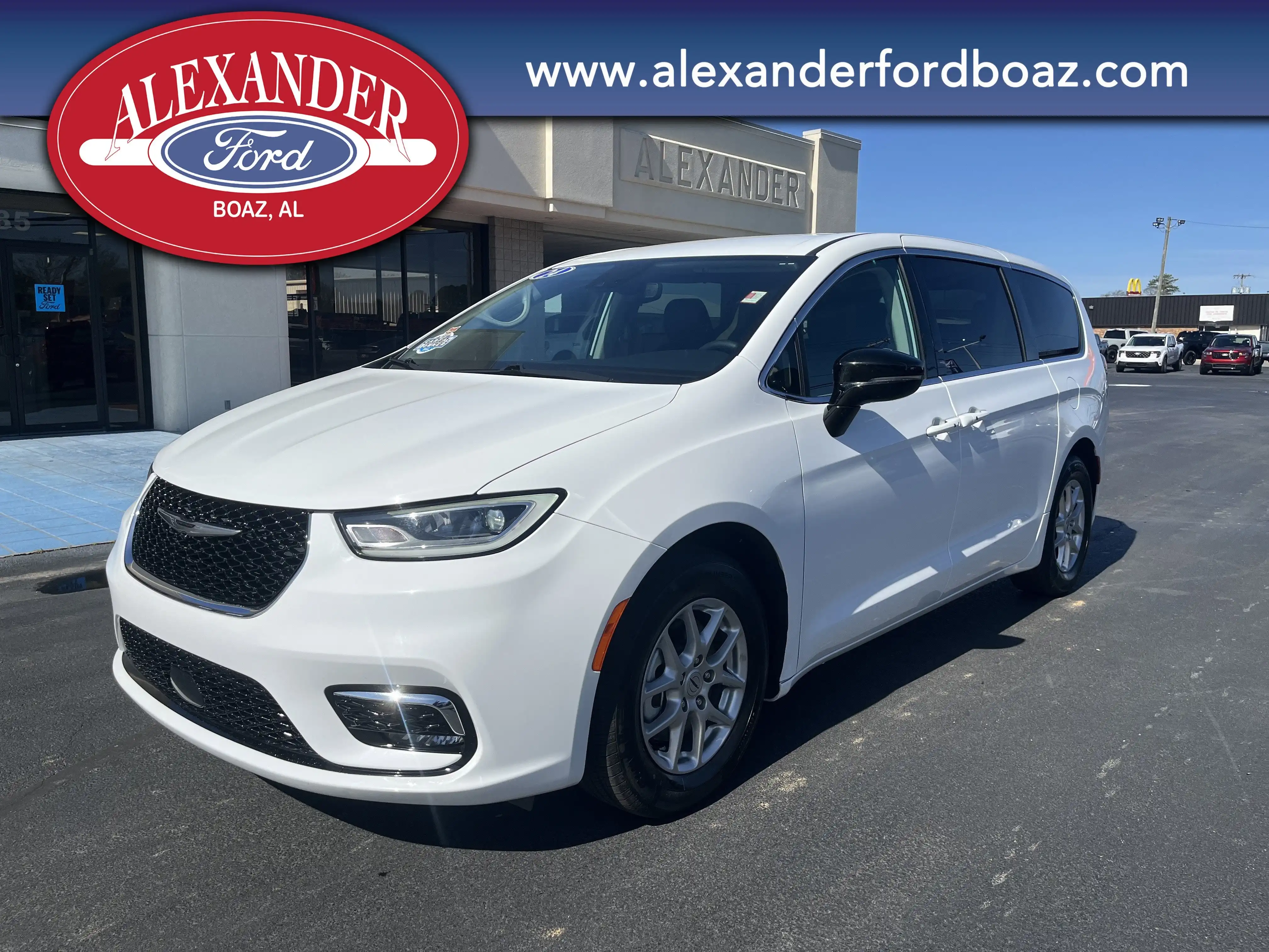2024 Chrysler Pacifica Touring L's photo