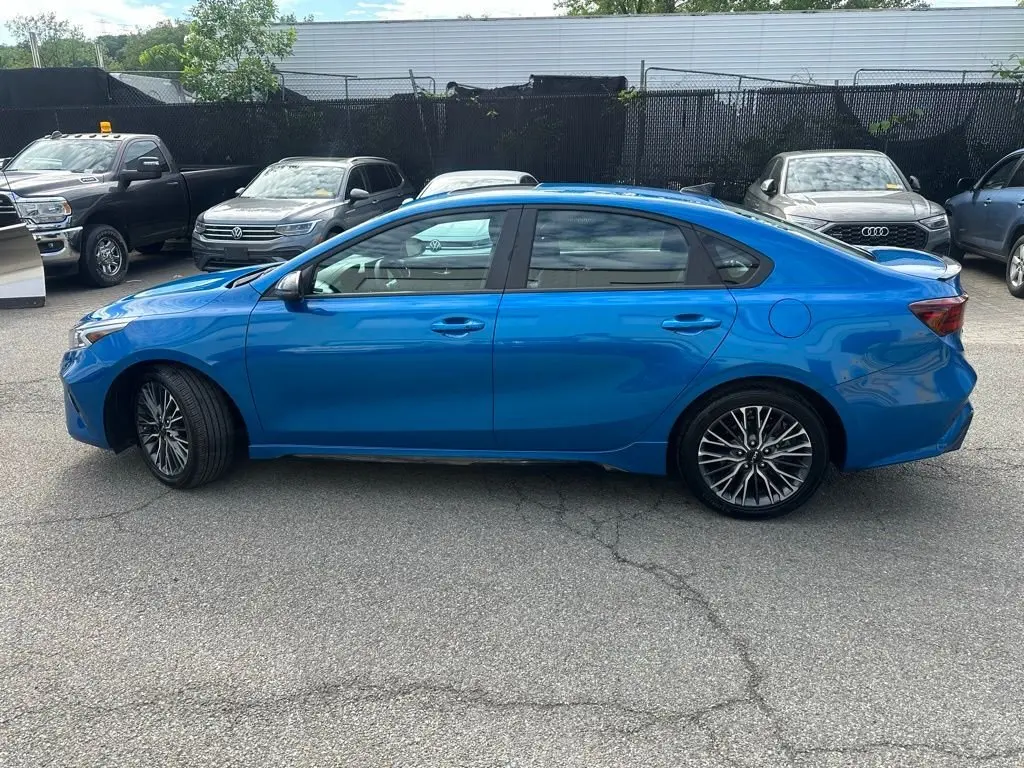 2023 Kia Forte GT-Line AT photo 3
